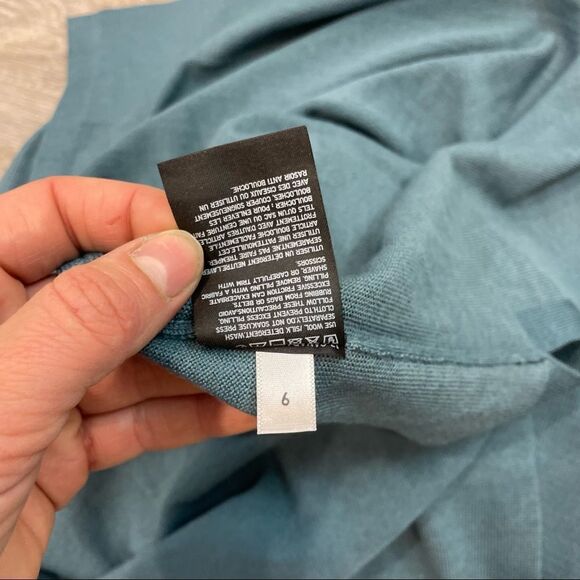 Uniqlo Wool Mock Neck Tunic Sweater With Side Slits - Picture 6 of 6